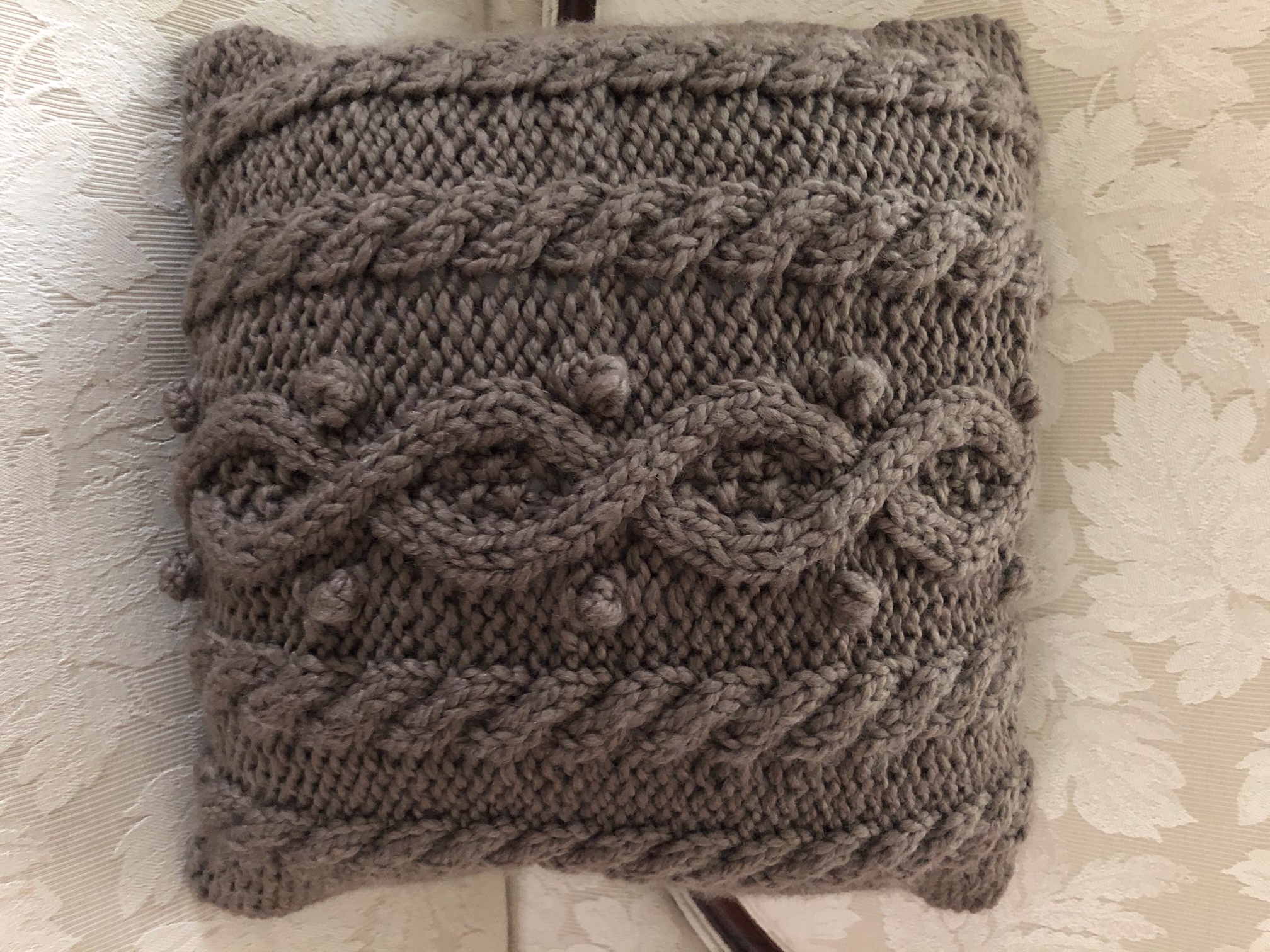 learn to knit Cabled Pillow